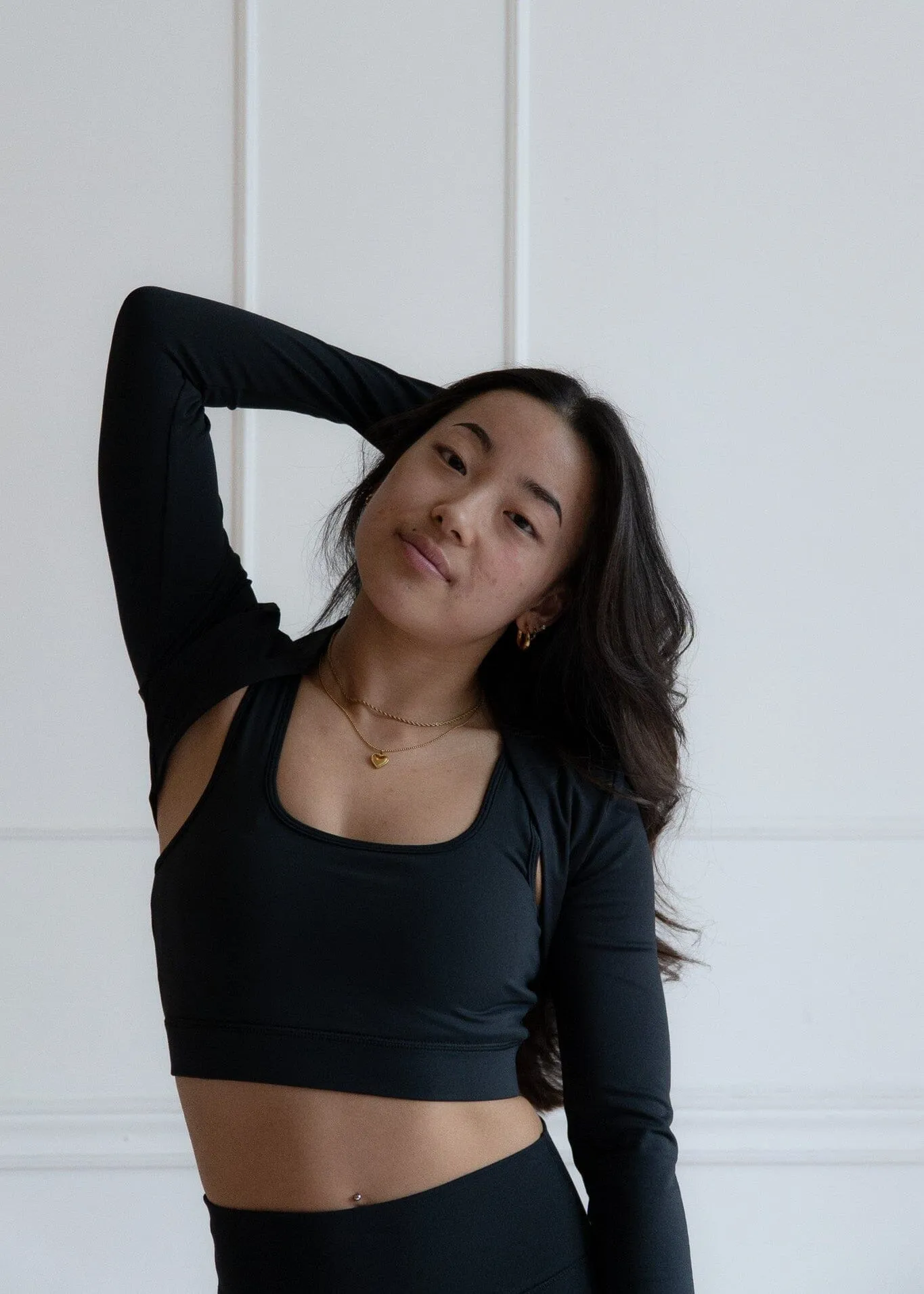 Ema Shrug Black
